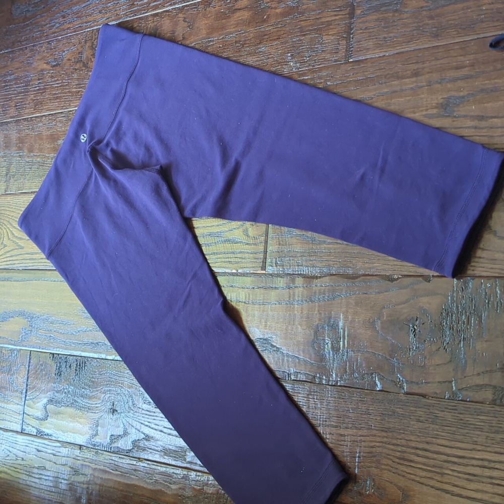 LULULEMON I Purple and Black Reversible Capri Workout Yoga Running Leggings, 8 - Picture 4 of 15